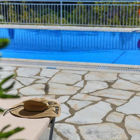Cochelli Lower Pool Walk To Wifi Ac Apartment